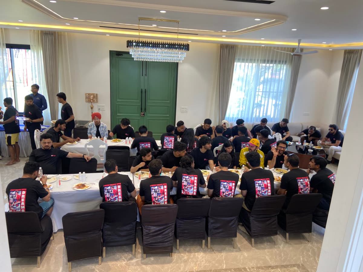 Corporate team lunch in the banquet hall at Sidneyland Hill Retreat