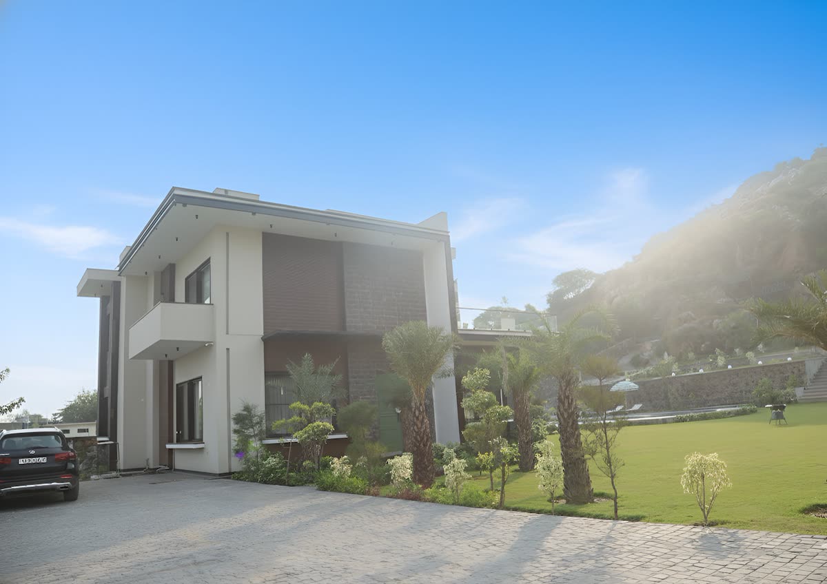 Private swimming pool with Aravalli hill views at Sidneyland Hill Retreat